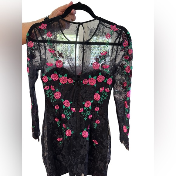 Bebe Pencil Lace Dress Embroidered Size 4 Black Flowers Nightout Party - Picture 6 of 10